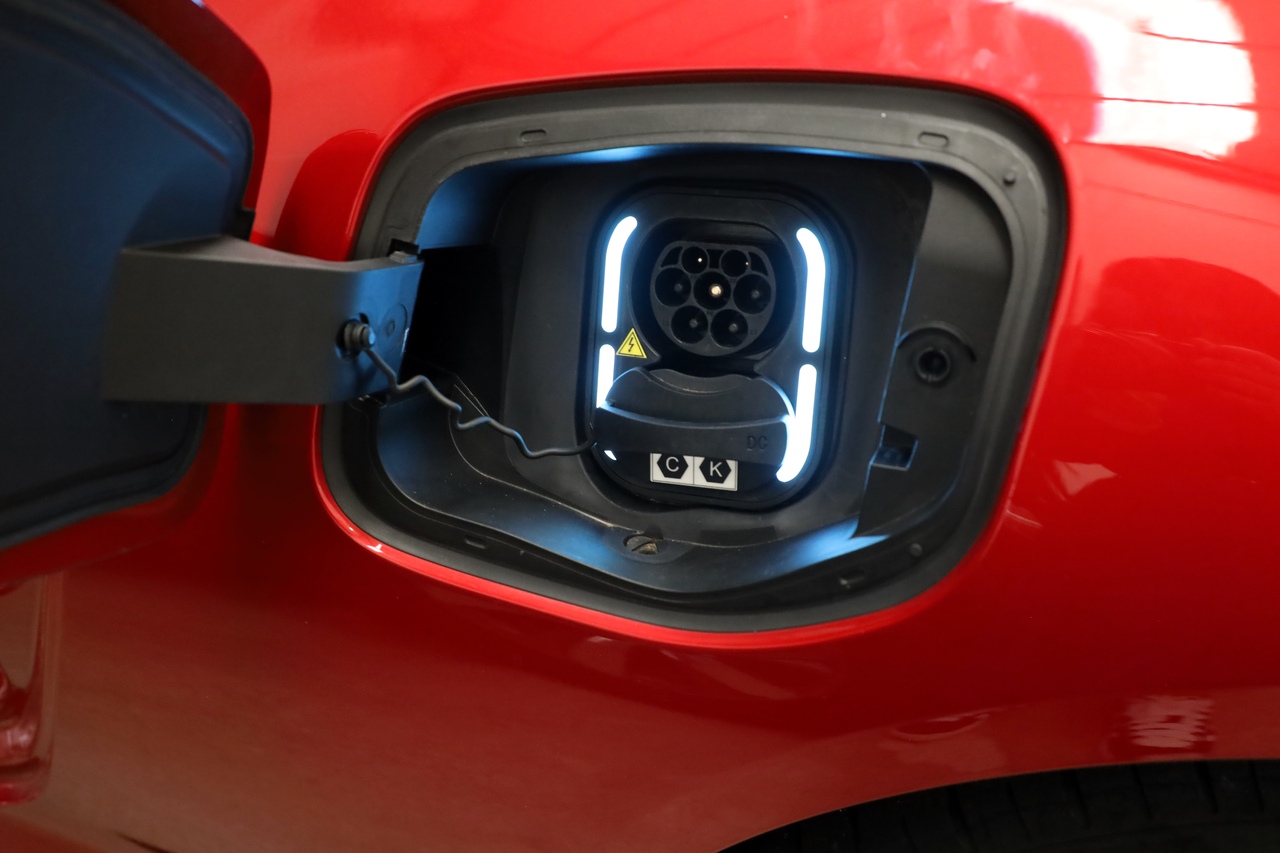 MG Cyberster 77kWh 4WD LUX+Red Convertible 