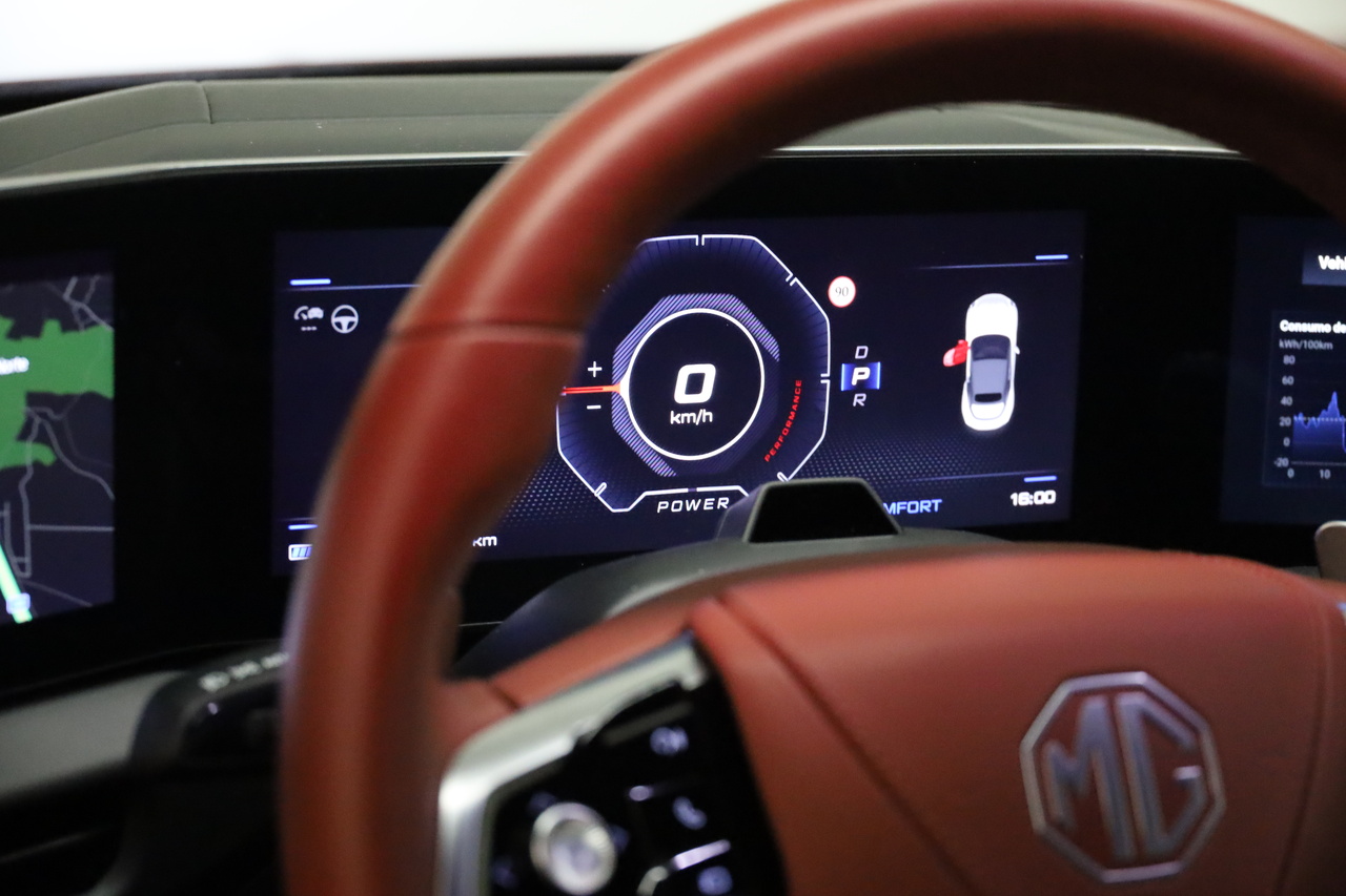 MG Cyberster 77kWh 4WD LUX+Red Convertible 