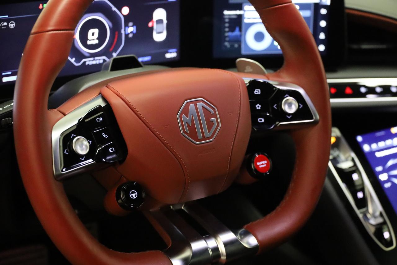 MG Cyberster 77kWh 4WD LUX+Red Convertible 