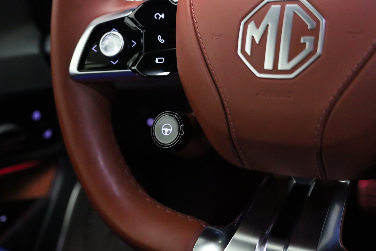 MG Cyberster 77kWh 4WD LUX+Red Convertible 