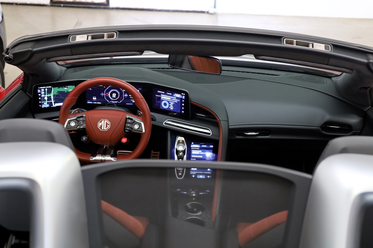 MG Cyberster 77kWh 4WD LUX+Red Convertible 