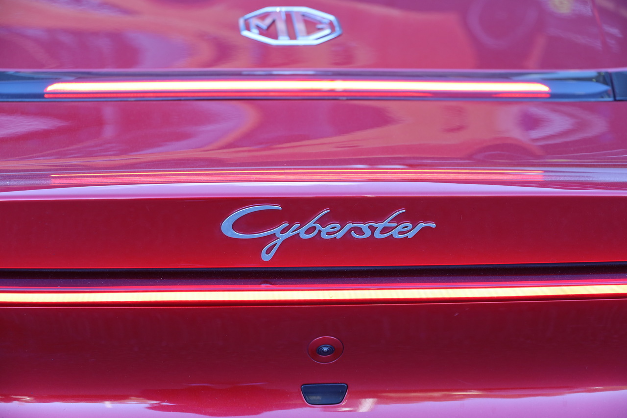 MG Cyberster 77kWh 4WD LUX+Red Convertible 