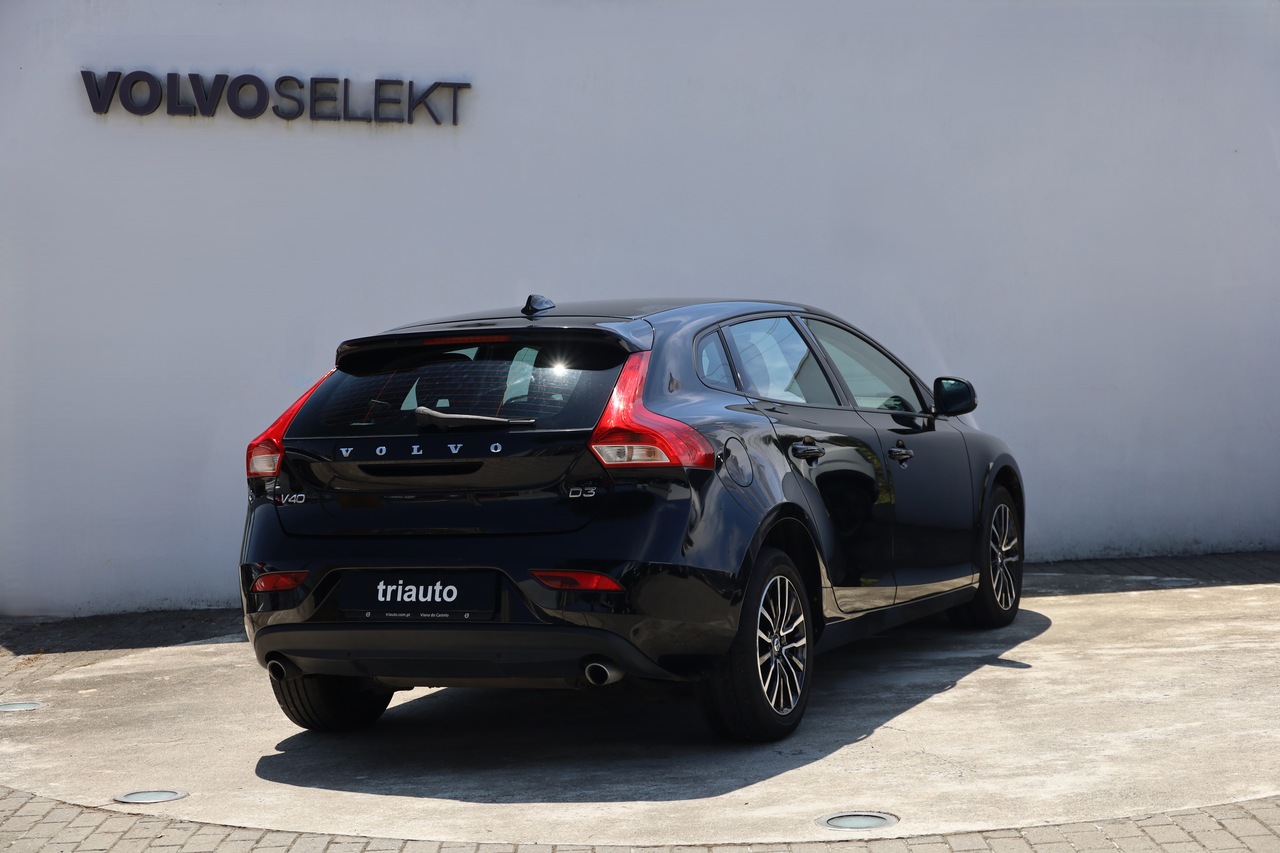 V40 D3 Momentum
