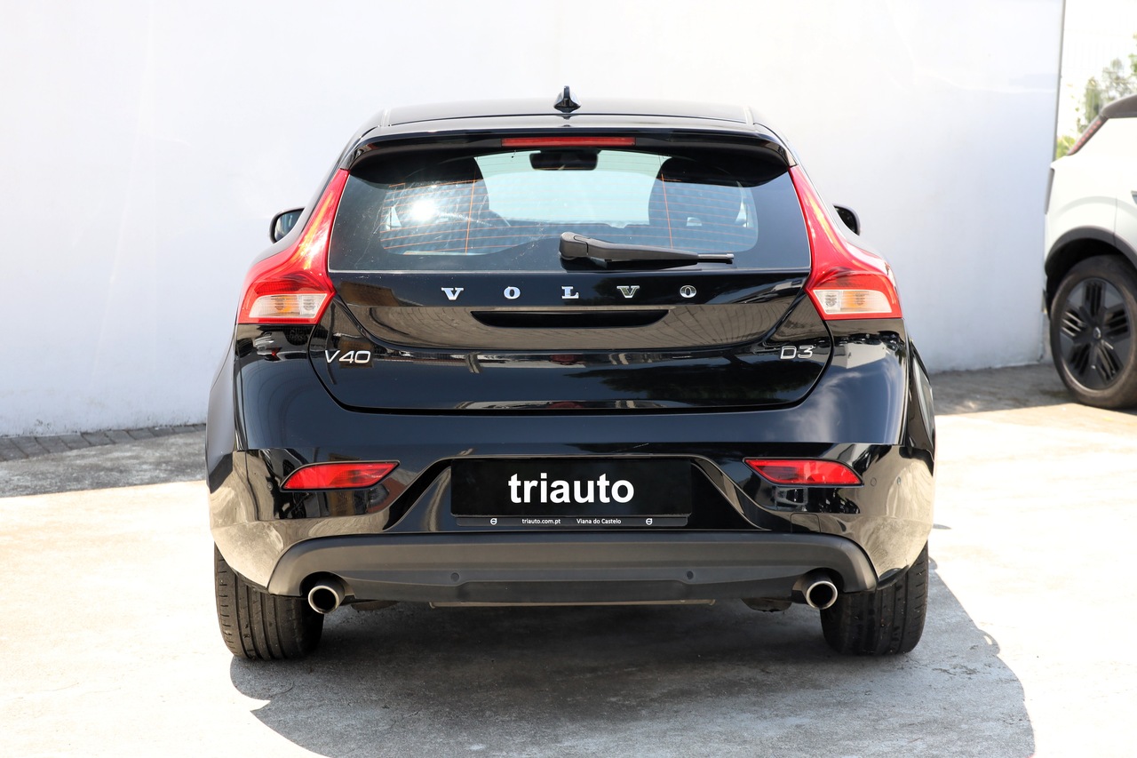 V40 D3 Momentum