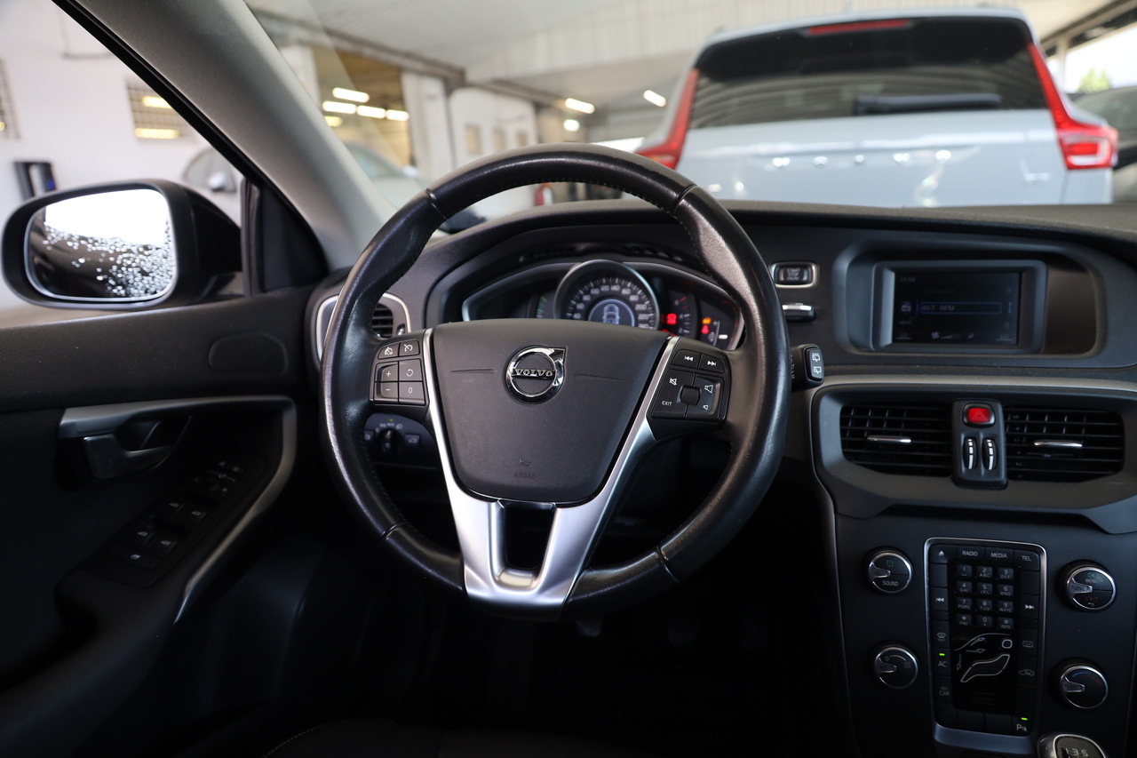V40 D3 Momentum