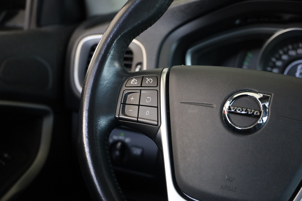 V40 D3 Momentum
