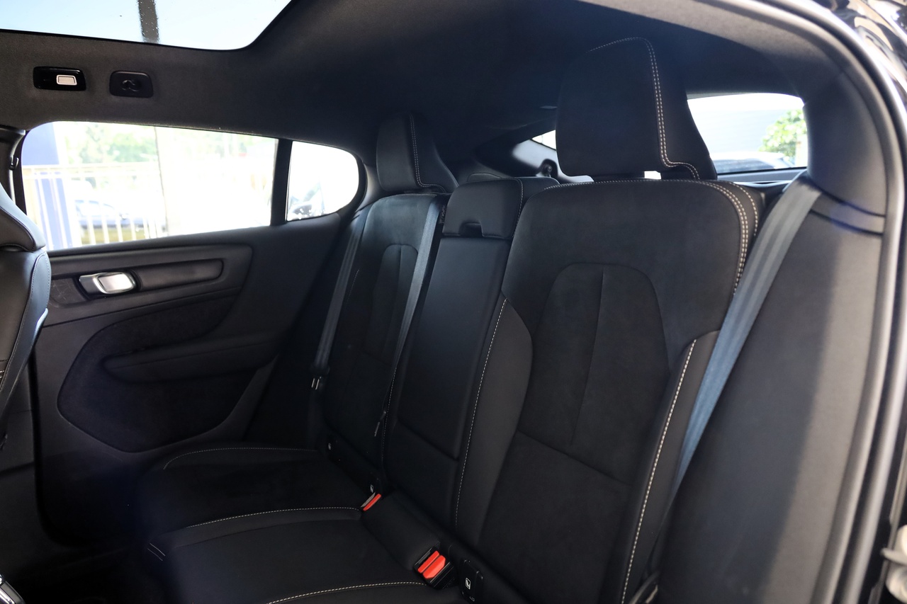 EC40 Single Motor Extended Range Ultra Black Edition
