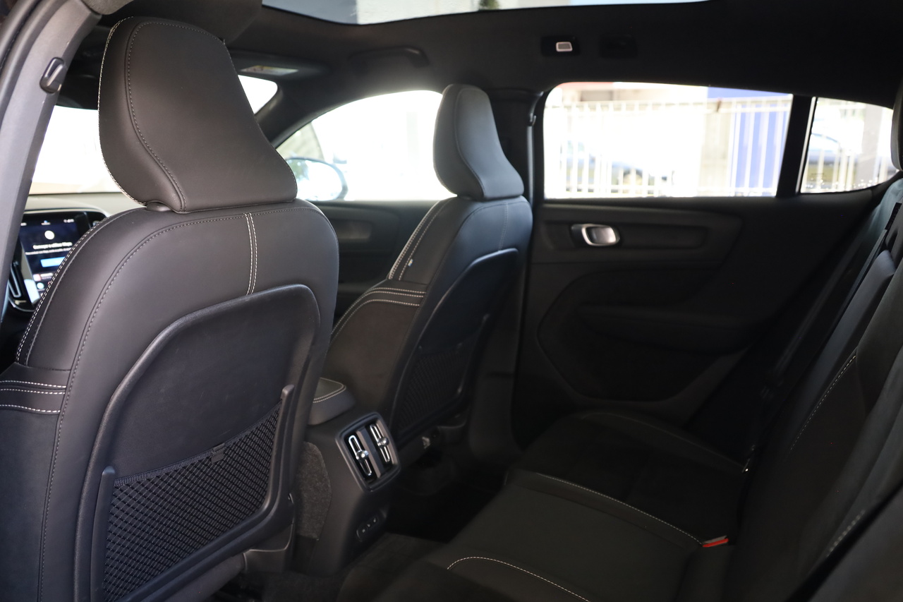 EC40 Single Motor Extended Range Ultra Black Edition