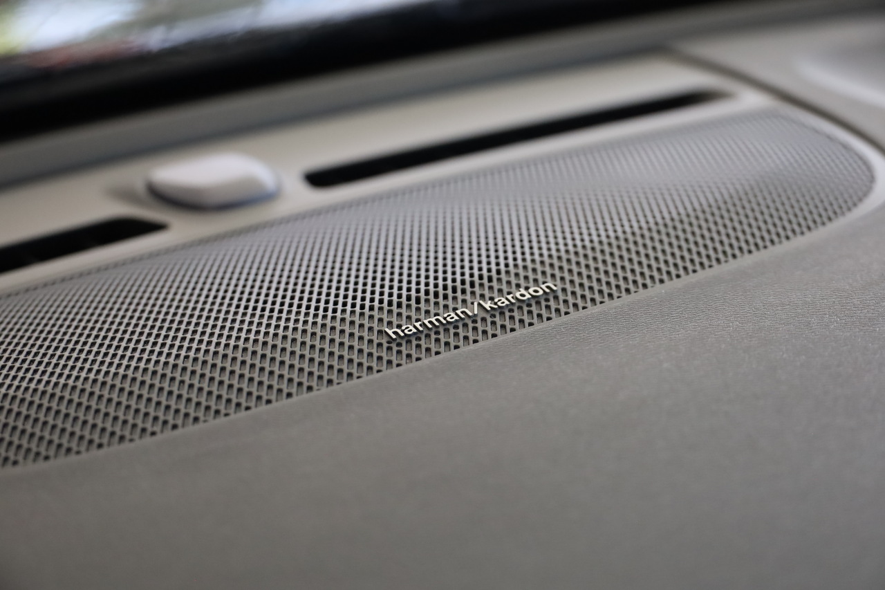 EC40 Single Motor Extended Range Ultra Black Edition