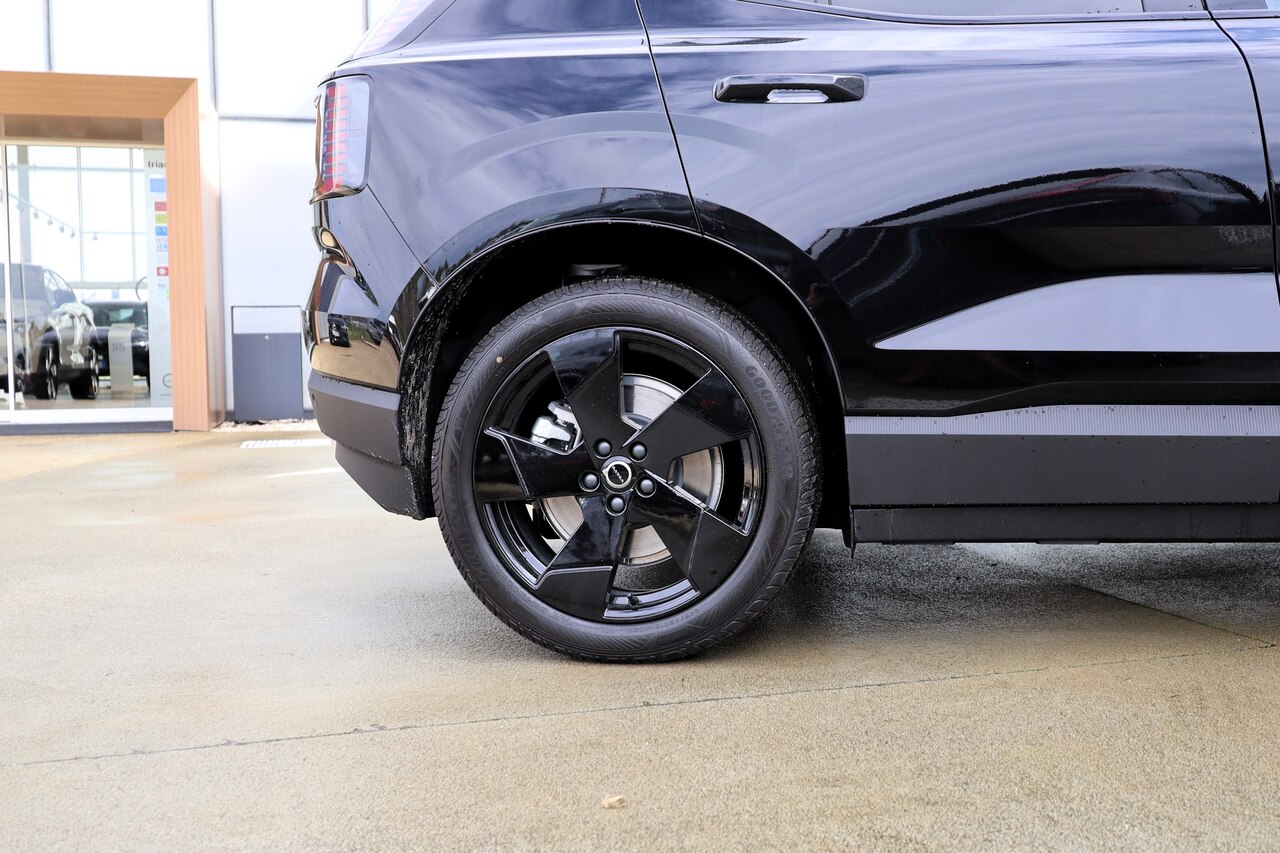 EX30 Black Edition Single Motor Plus