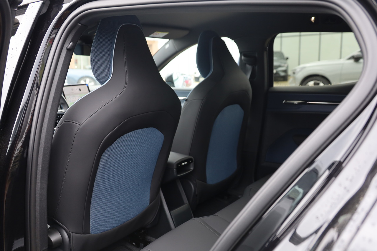 EX30 Black Edition Single Motor Plus