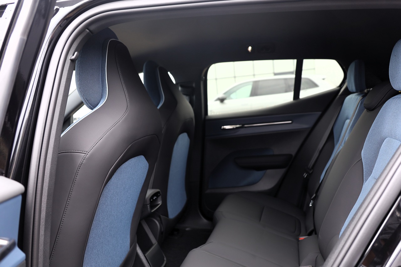 EX30 Black Edition Single Motor Plus