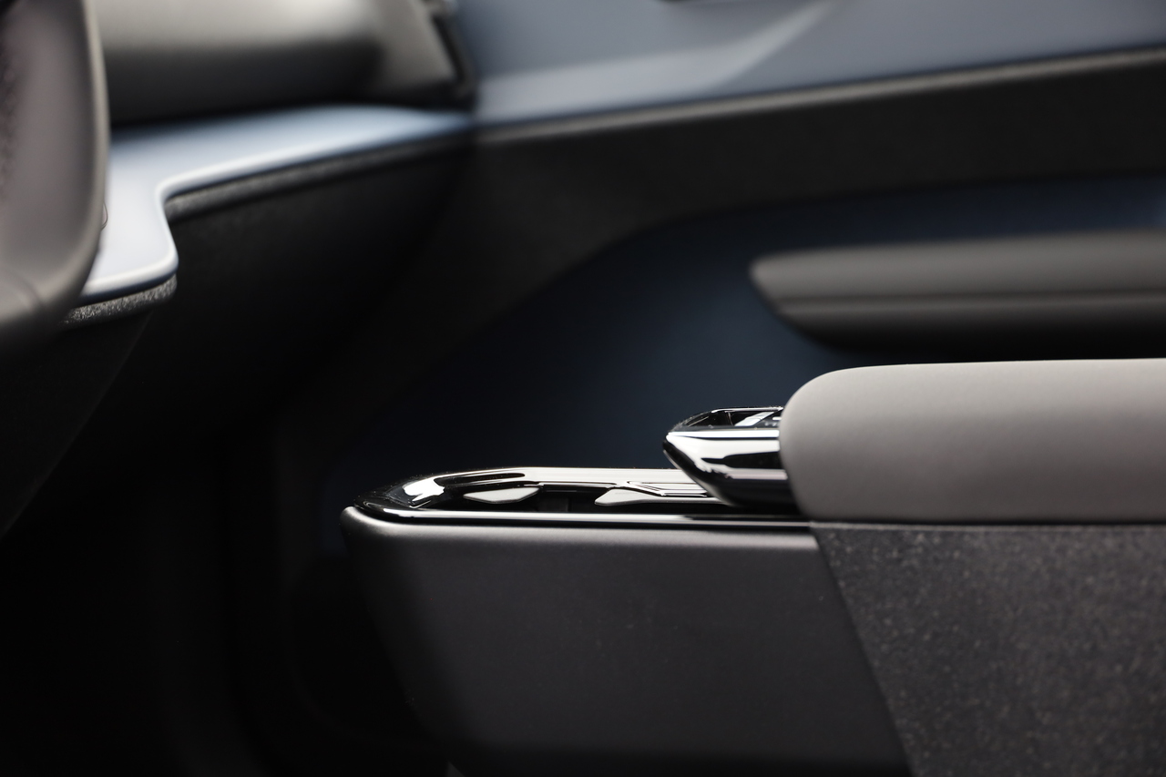 EX30 Black Edition Single Motor Plus