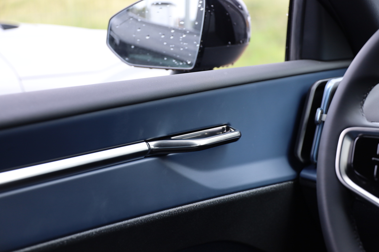 EX30 Black Edition Single Motor Plus