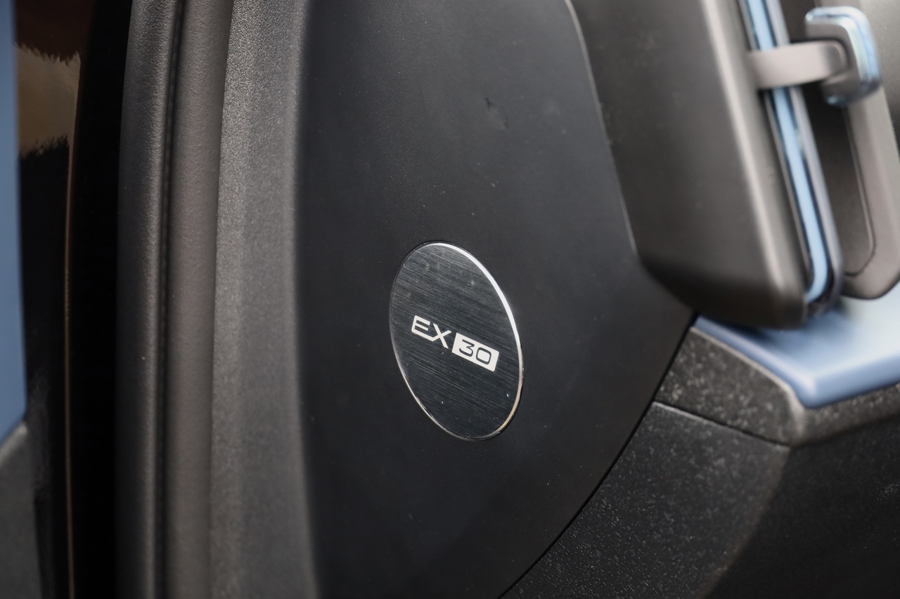 EX30 Black Edition Single Motor Plus