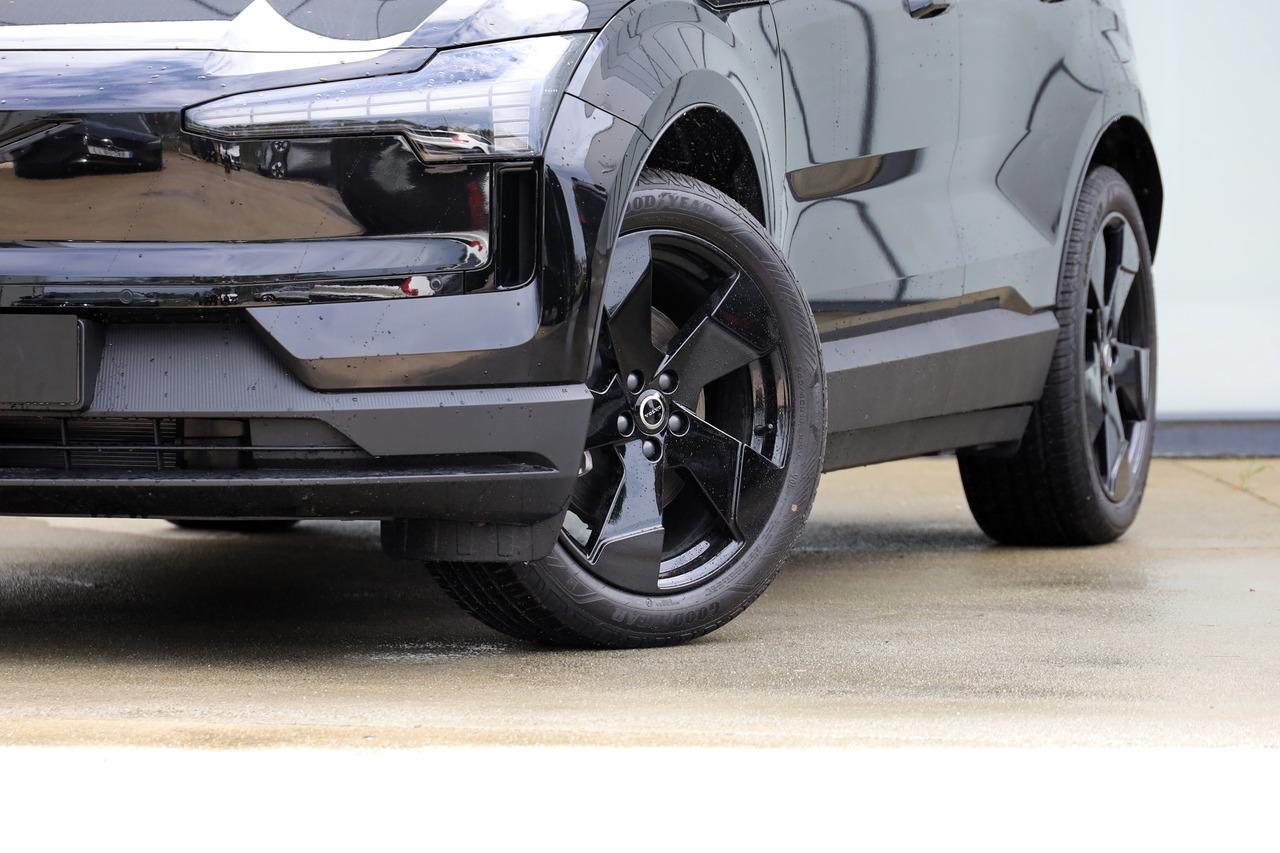 EX30 Black Edition Single Motor Plus