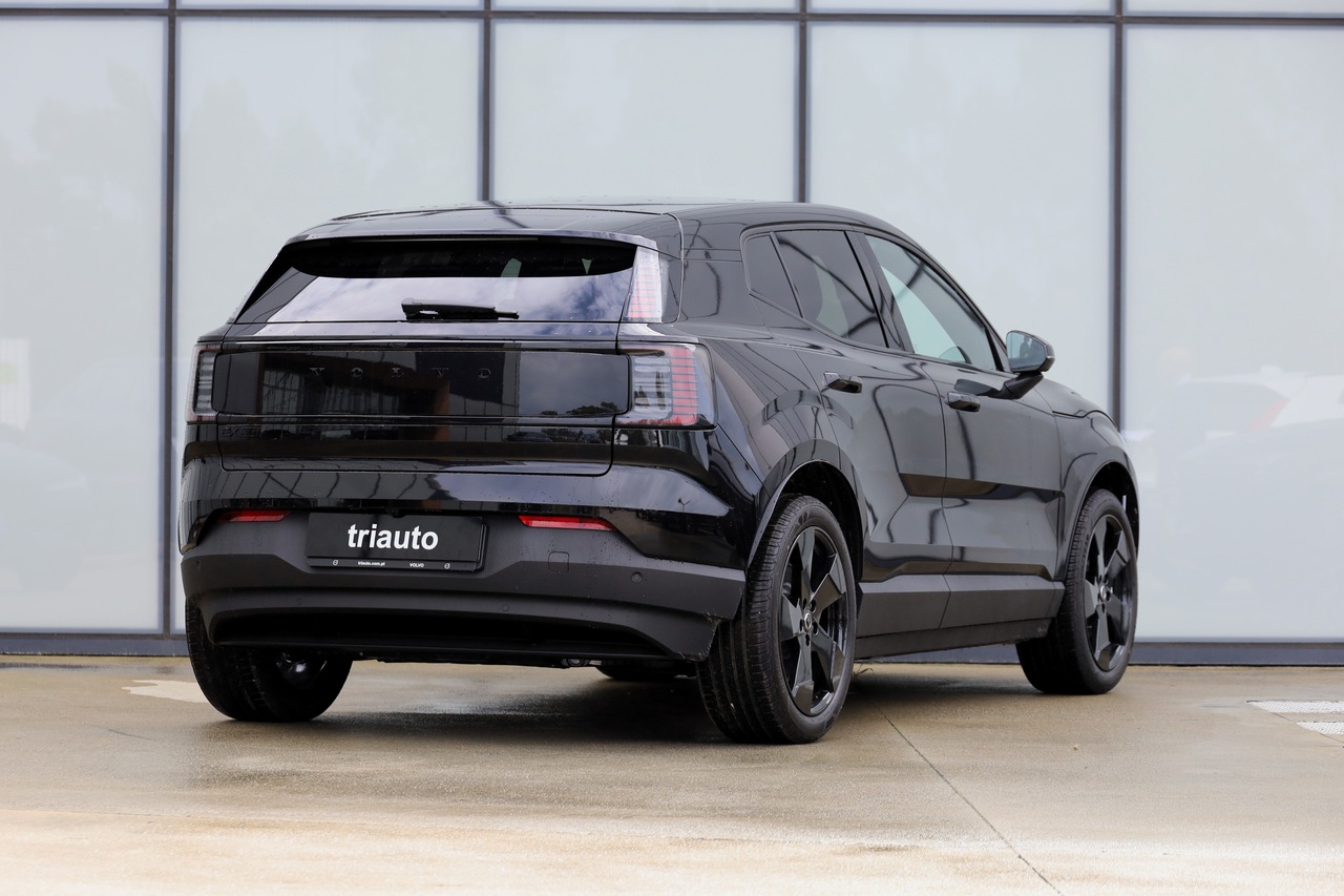 EX30 Black Edition Single Motor Plus