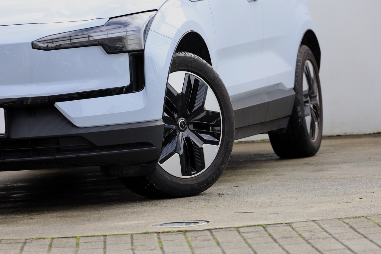 EX30 Single Motor Plus