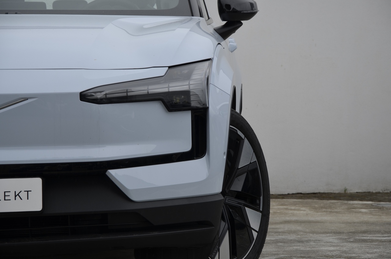 EX30 Twin Motor Performance Ultra