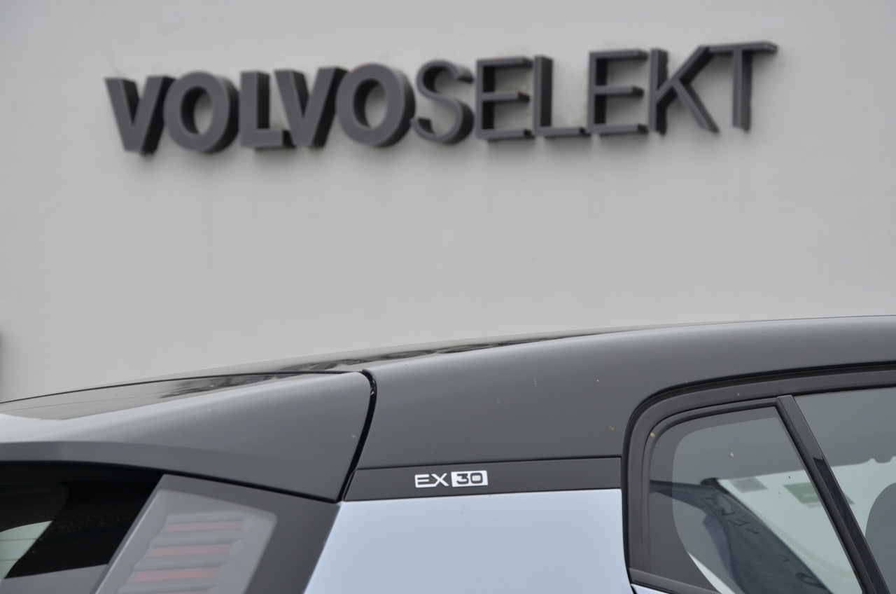 EX30 Twin Motor Performance Ultra