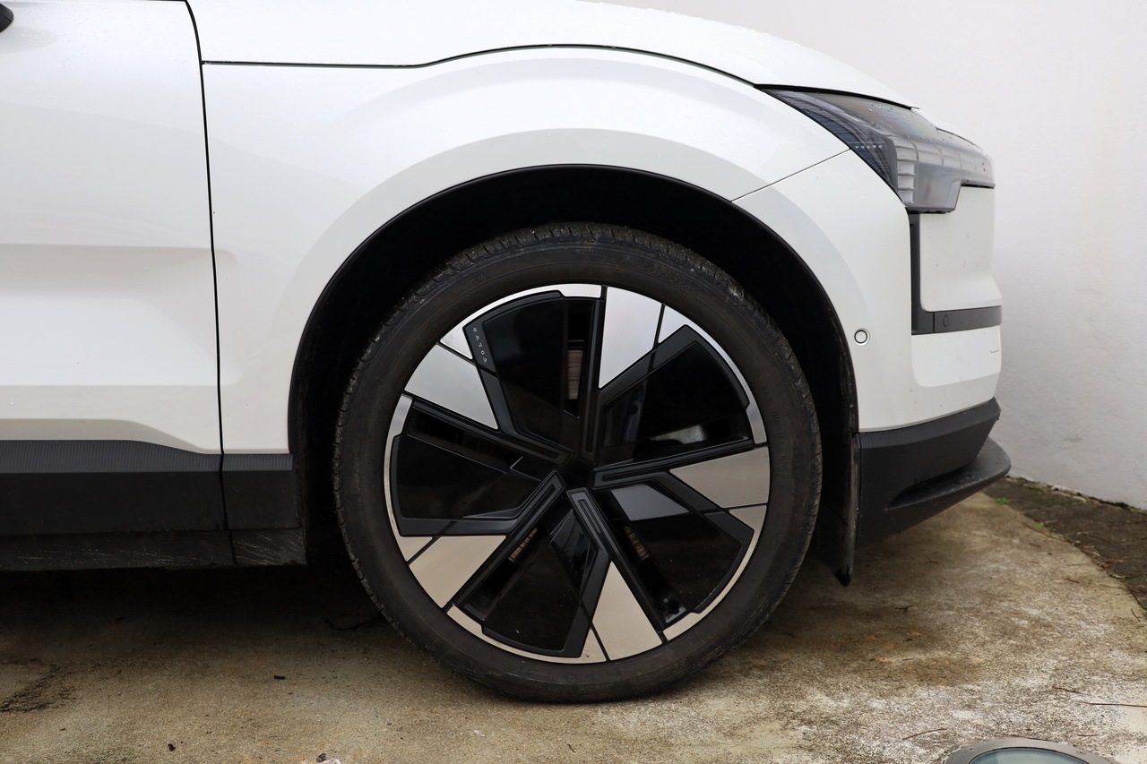 EX30 Twin Motor Performance Ultra