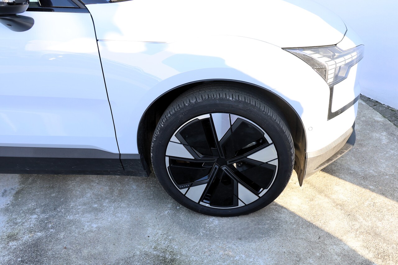 EX30 Twin Motor Performance Ultra