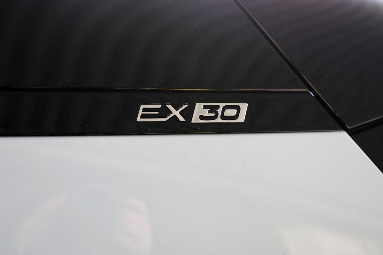 EX30 Twin Motor Performance Ultra