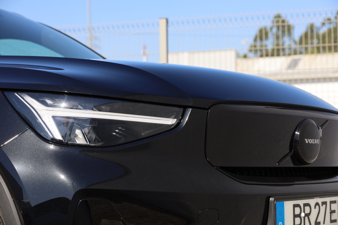 EX40 Single Motor Extended Range Plus Black Edition