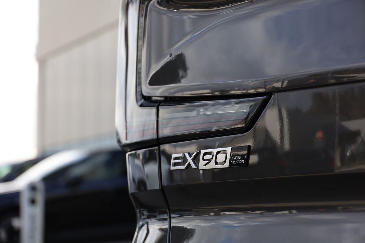 EX90 Twin Motor Ultra