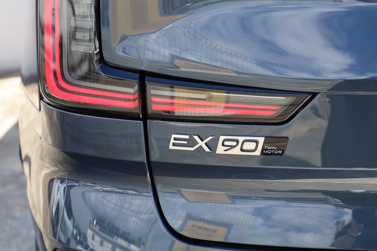 EX90 Twin Motor Ultra