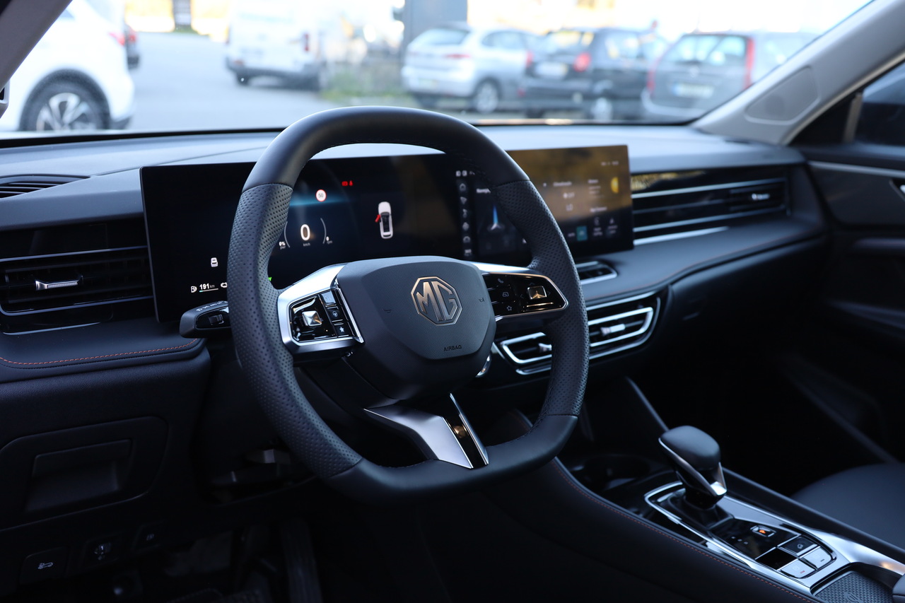 MG HS Hibrido Plug-in 1.5T 21kWh 2WD LUXURY