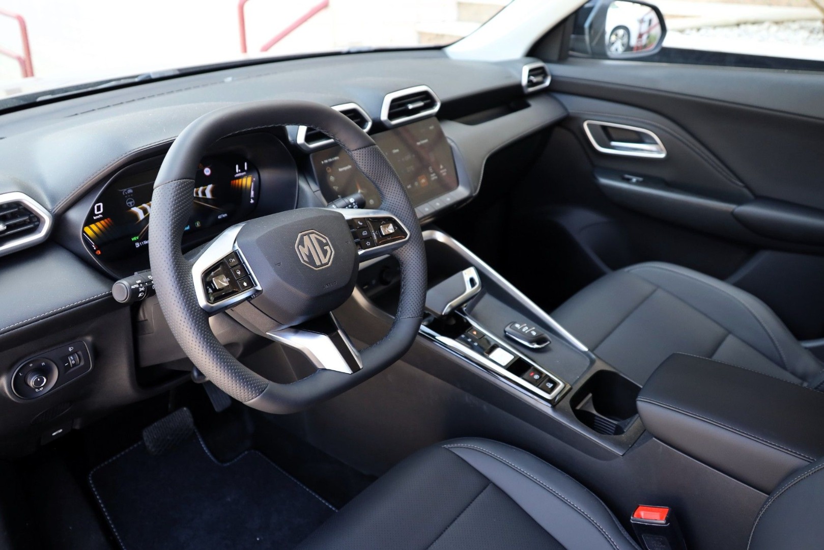 MG ZS Hybrid+ LUXURY