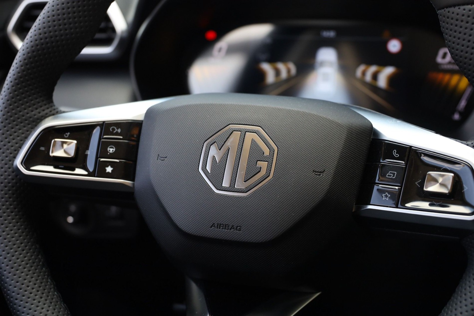 MG ZS Hybrid+ LUXURY