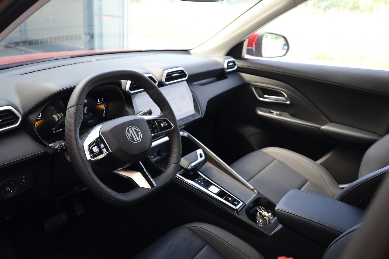 MG ZS Hybrid+ LUXURY