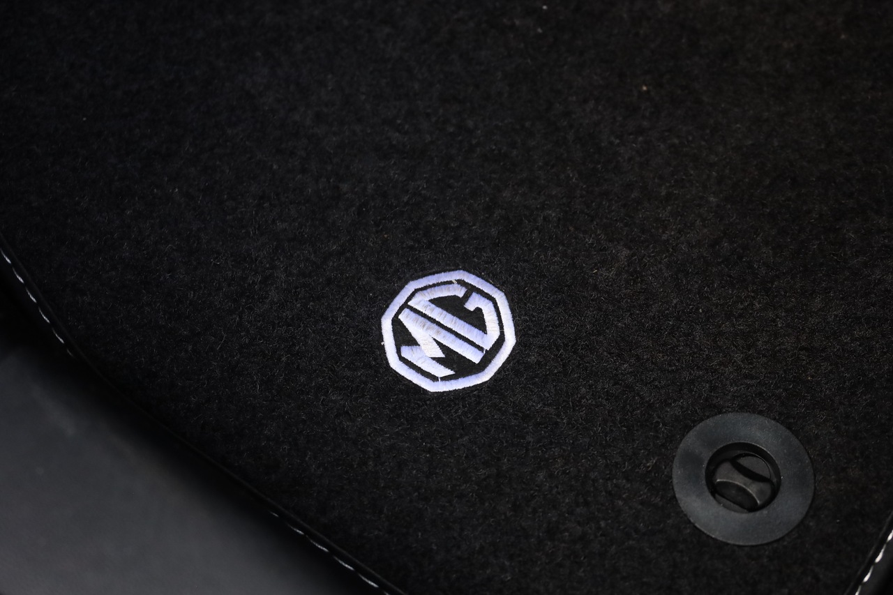 MG ZS Hybrid+ LUXURY