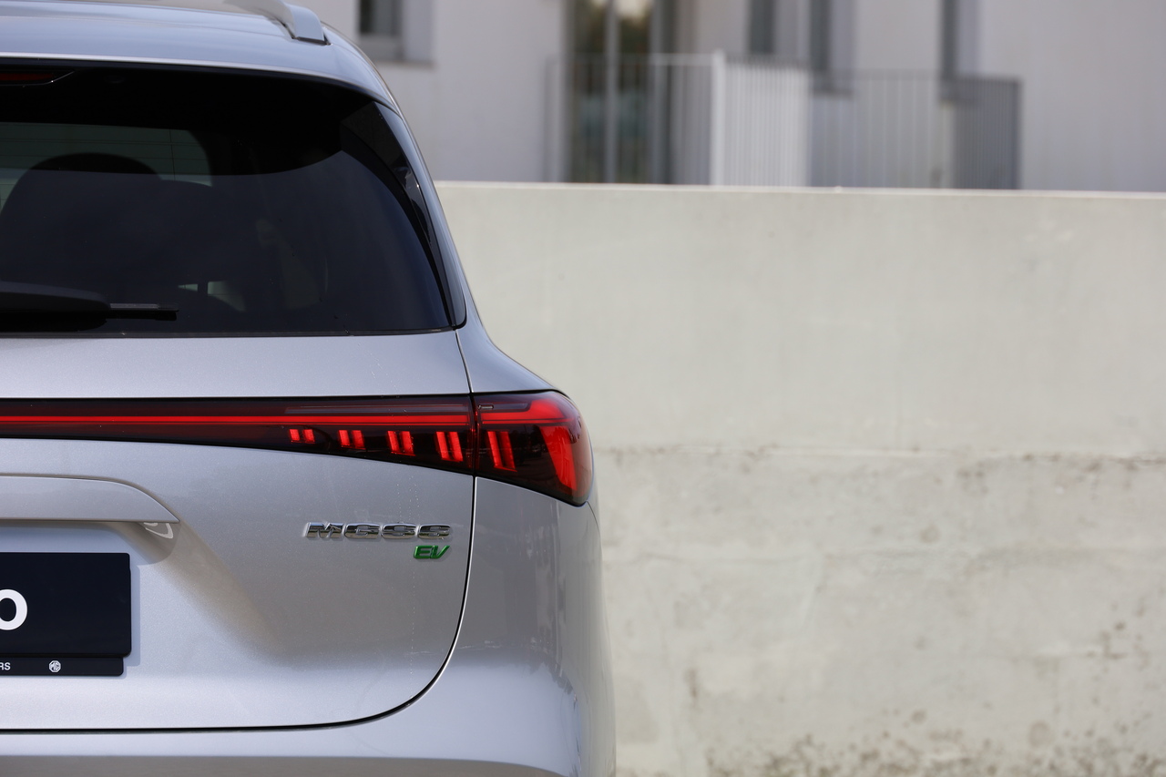 MGS6 EV LUXURY 77KWH 2WD