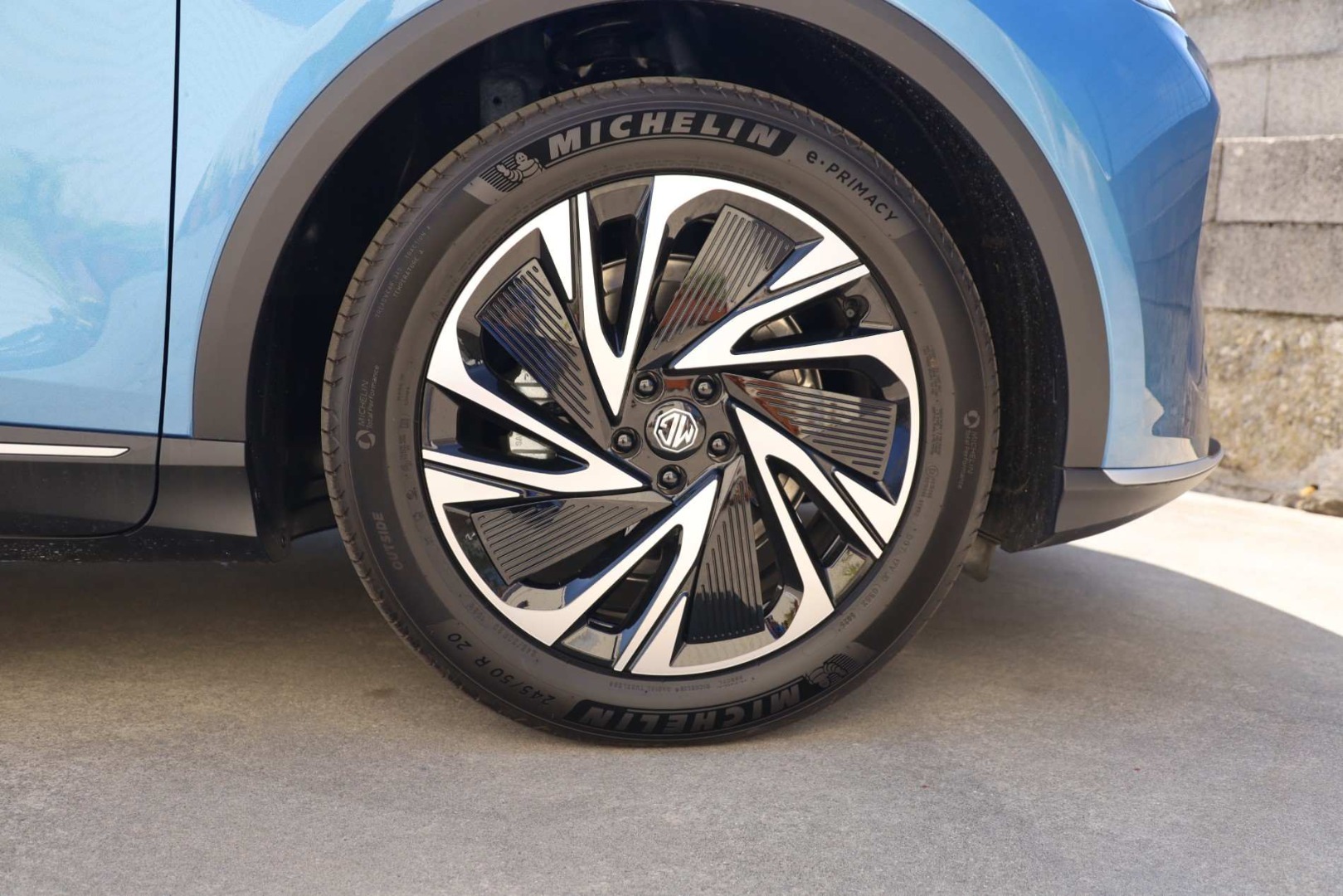 MGS6 EV PREMIUM