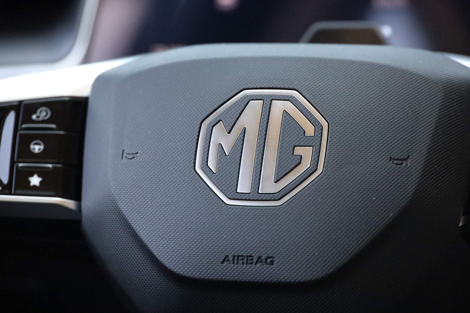 MGS6 EV PREMIUM