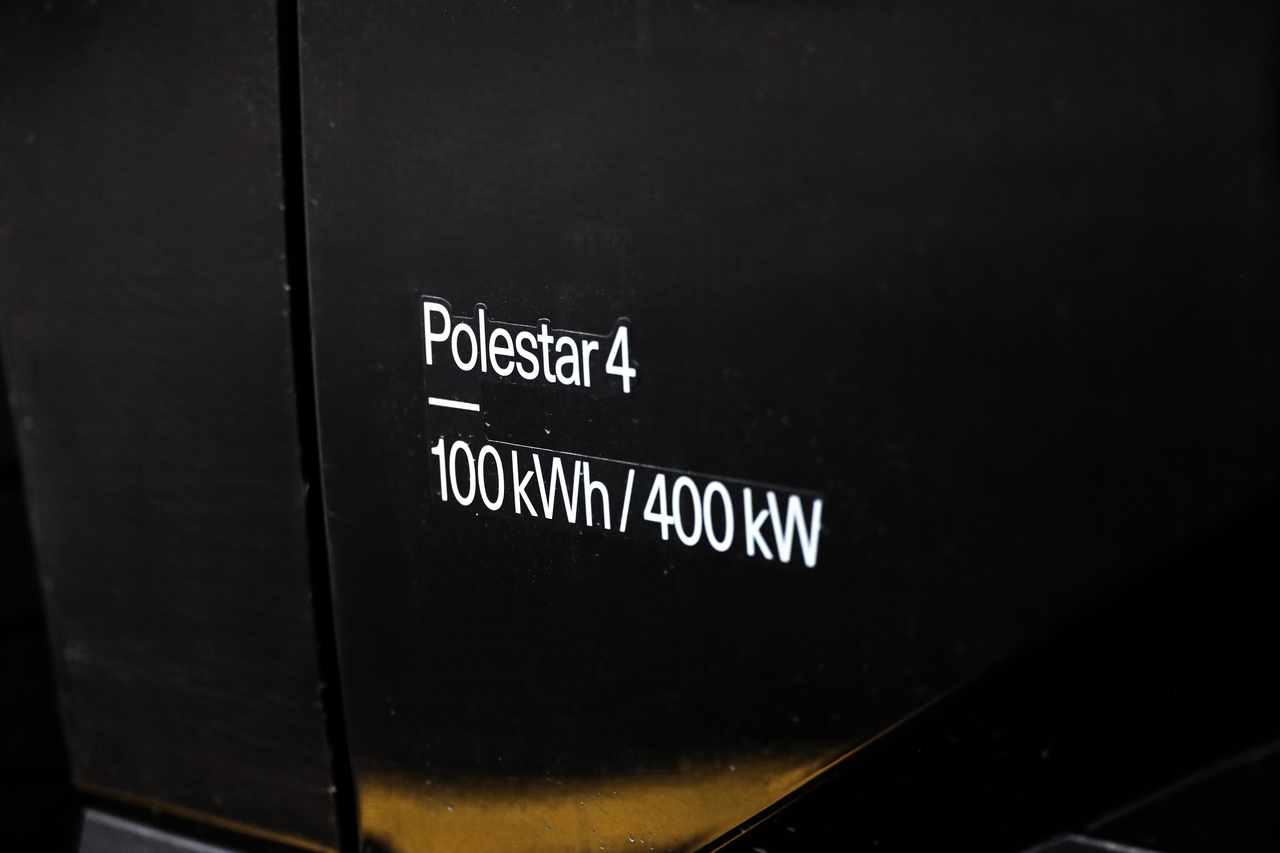 Polestar 2 Dual Motor Long Range c/ Plus + Performance 100kW