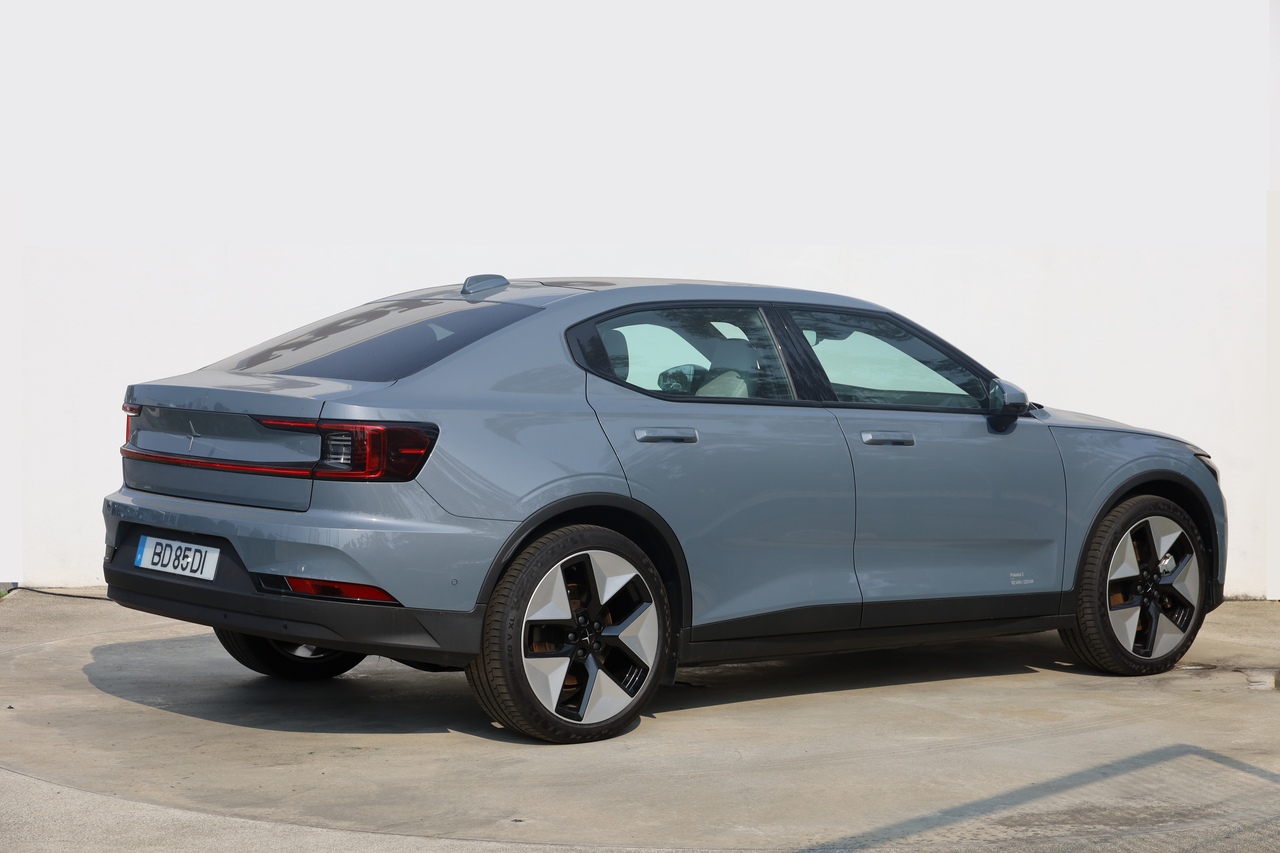 Polestar 2 Single Motor Long Range MY24 82kW Pack Plus + Pilot