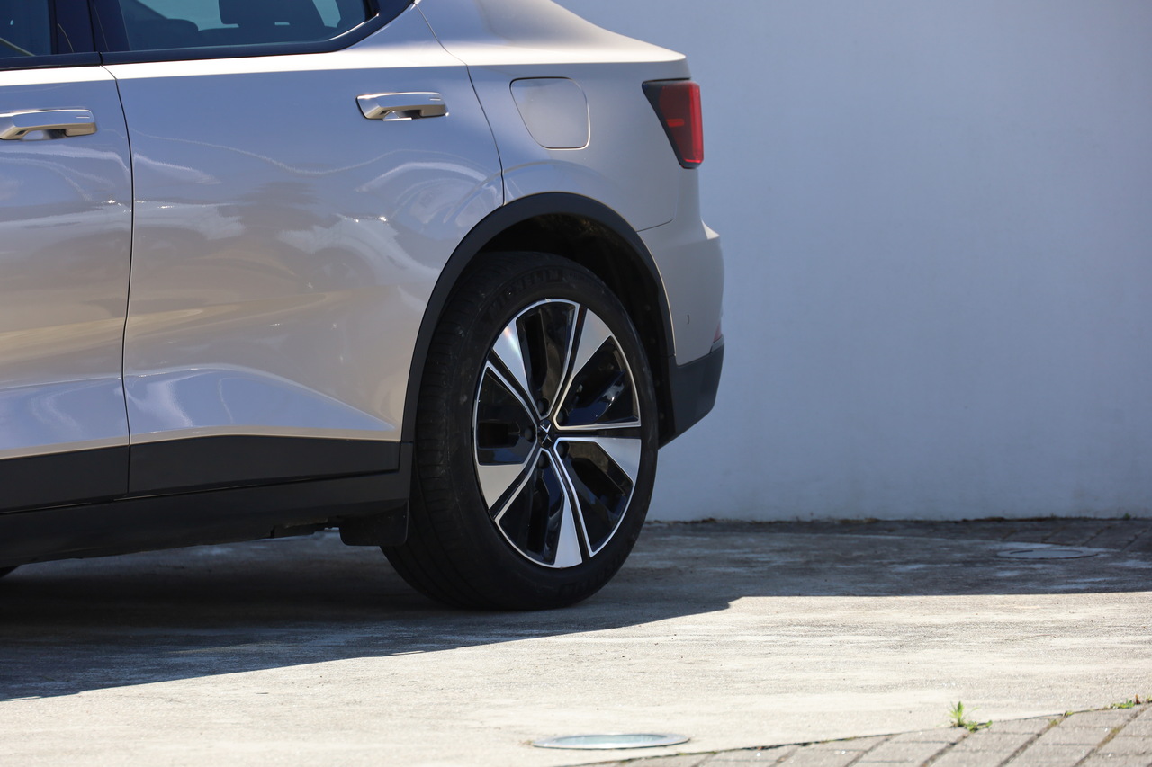 Polestar 2 Single Motor Long Range Pilot Lite