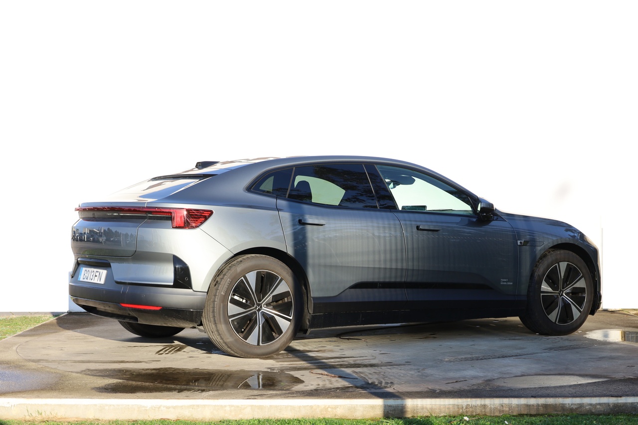 Polestar 4 Single Motor Long Range c/ Pilot e Plus