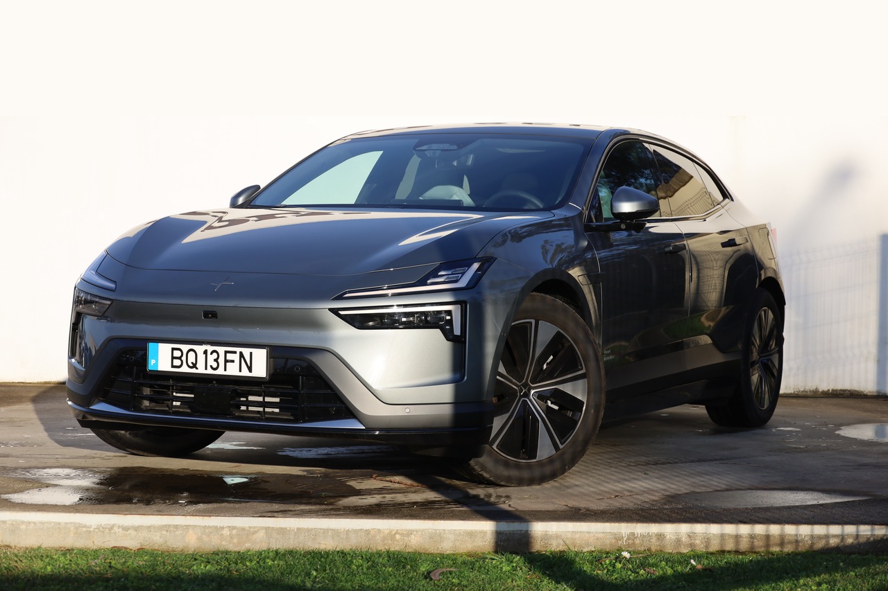 Polestar 4 Single Motor Long Range c/ Pilot e Plus