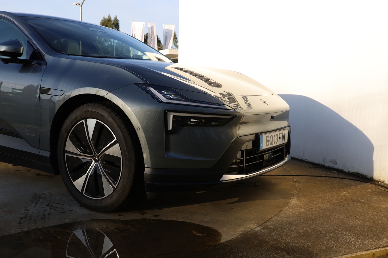 Polestar 4 Single Motor Long Range c/ Pilot e Plus