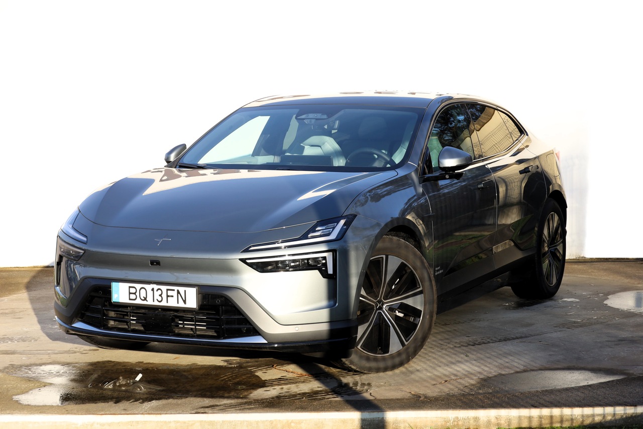 Polestar 4 Single Motor Long Range c/ Pilot e Plus