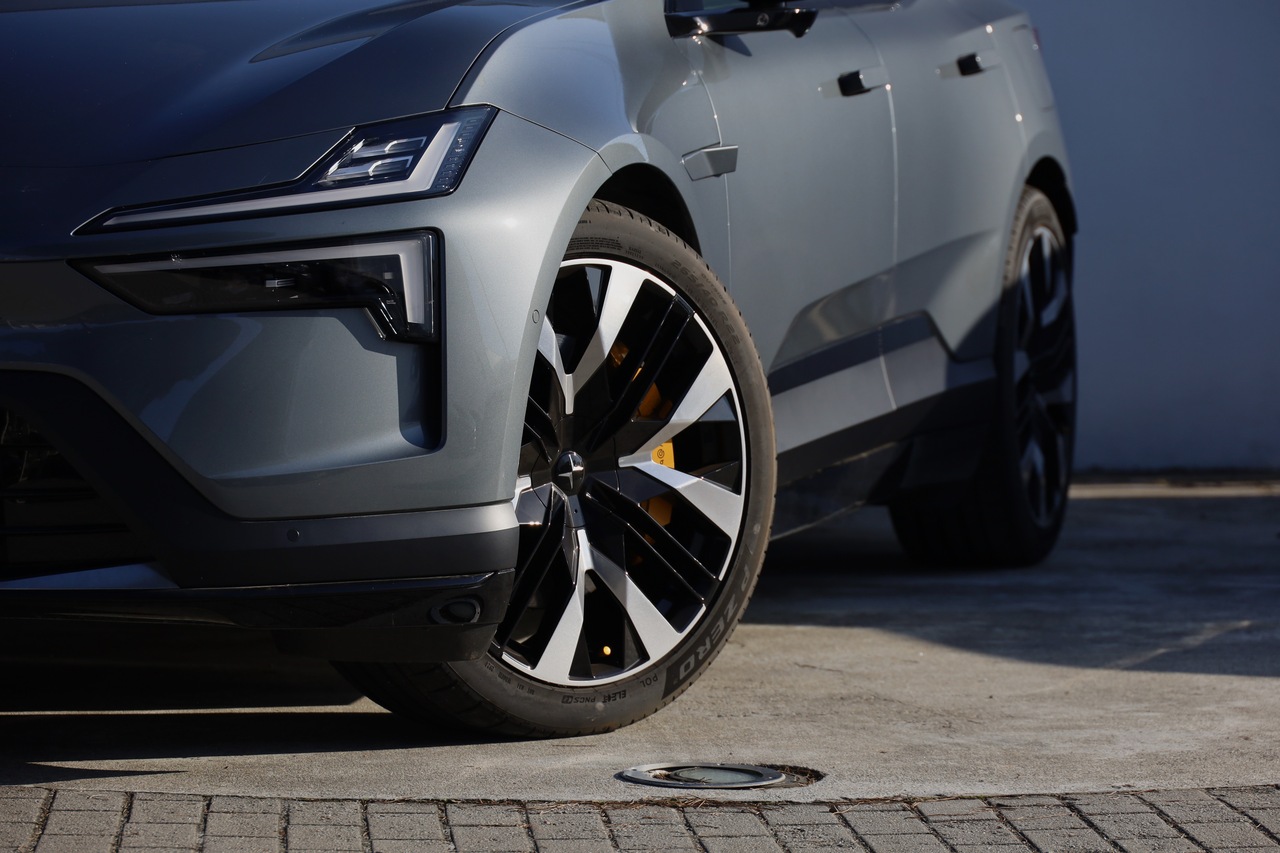 PS4 Dual Motor Long Range 544cv 100kw C/ Performance +Plus+Pilot+Vidros escuros+Pixel LED