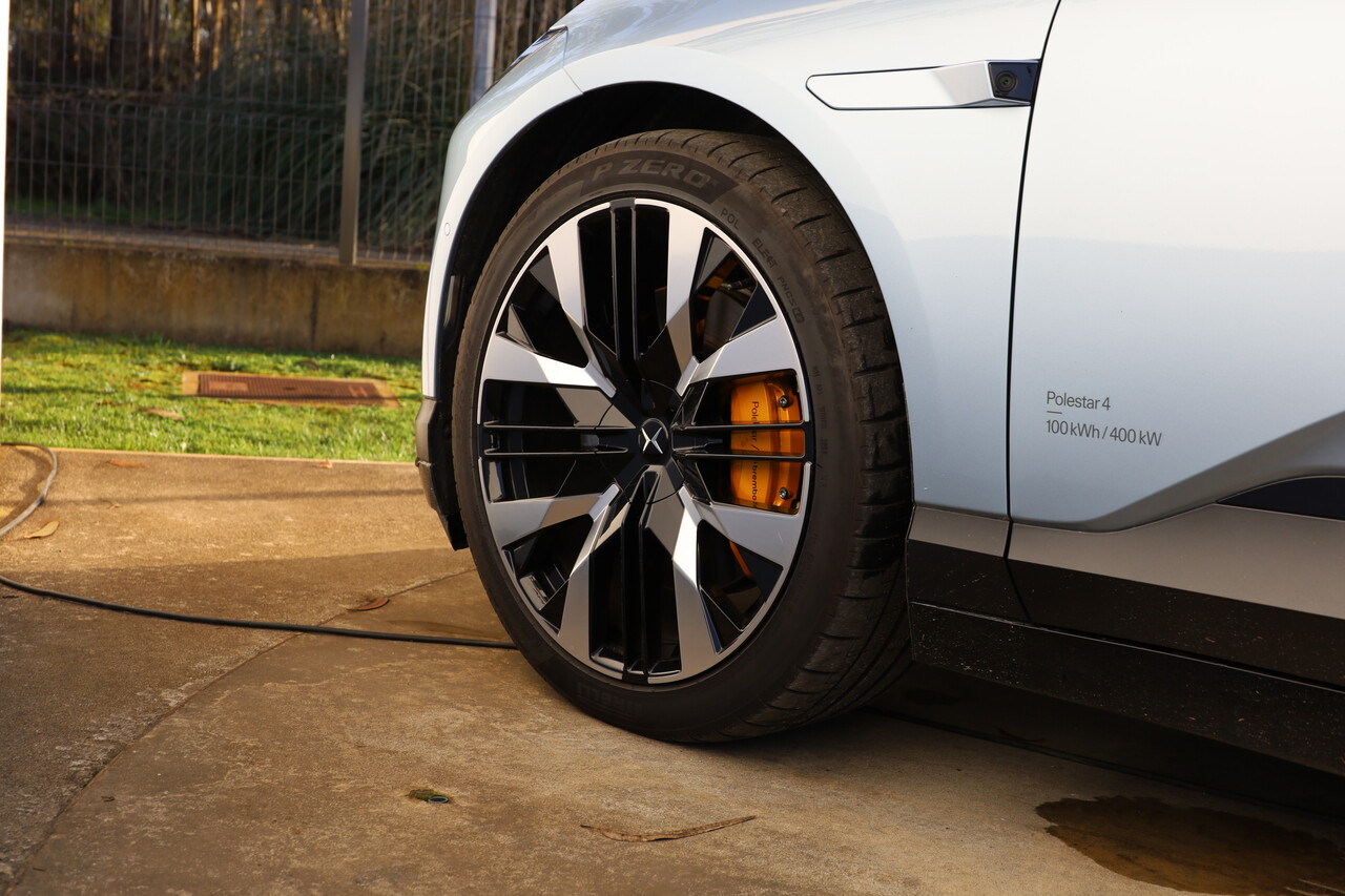 PS4 Dual Motor Long Range c/ Plus + Performance 100kW