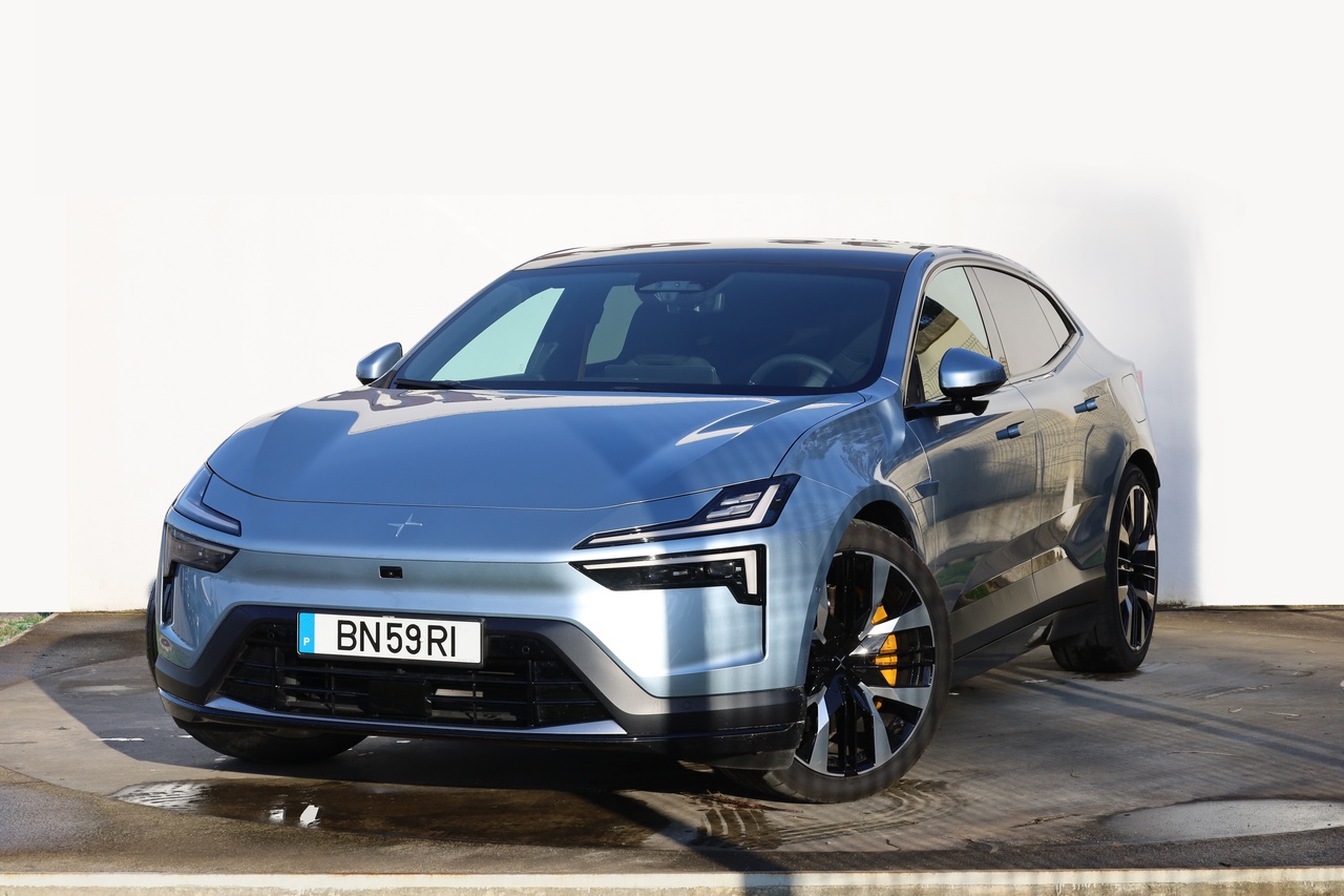 PS4 Dual Motor Long Range c/ Plus + Performance 100kW