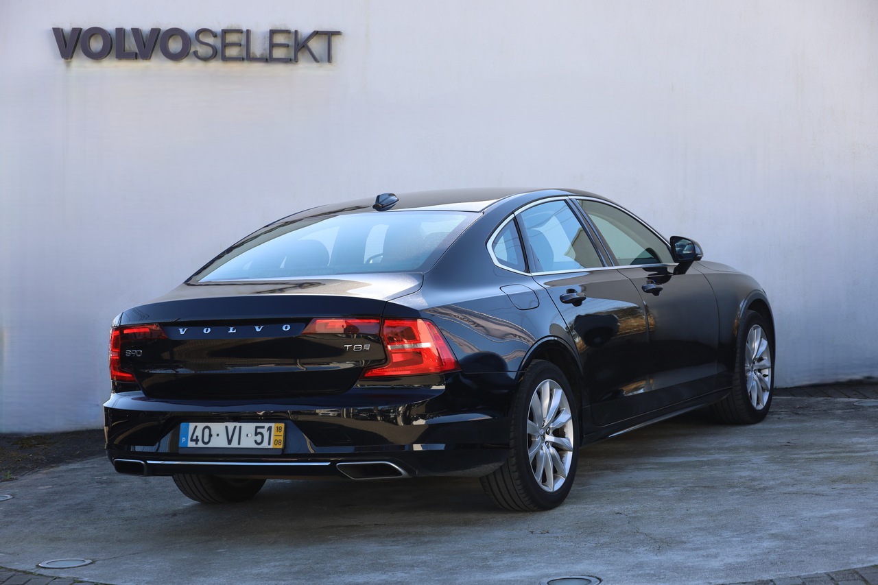 S90 T8 Hibrido Plug-in momentum Geart. 