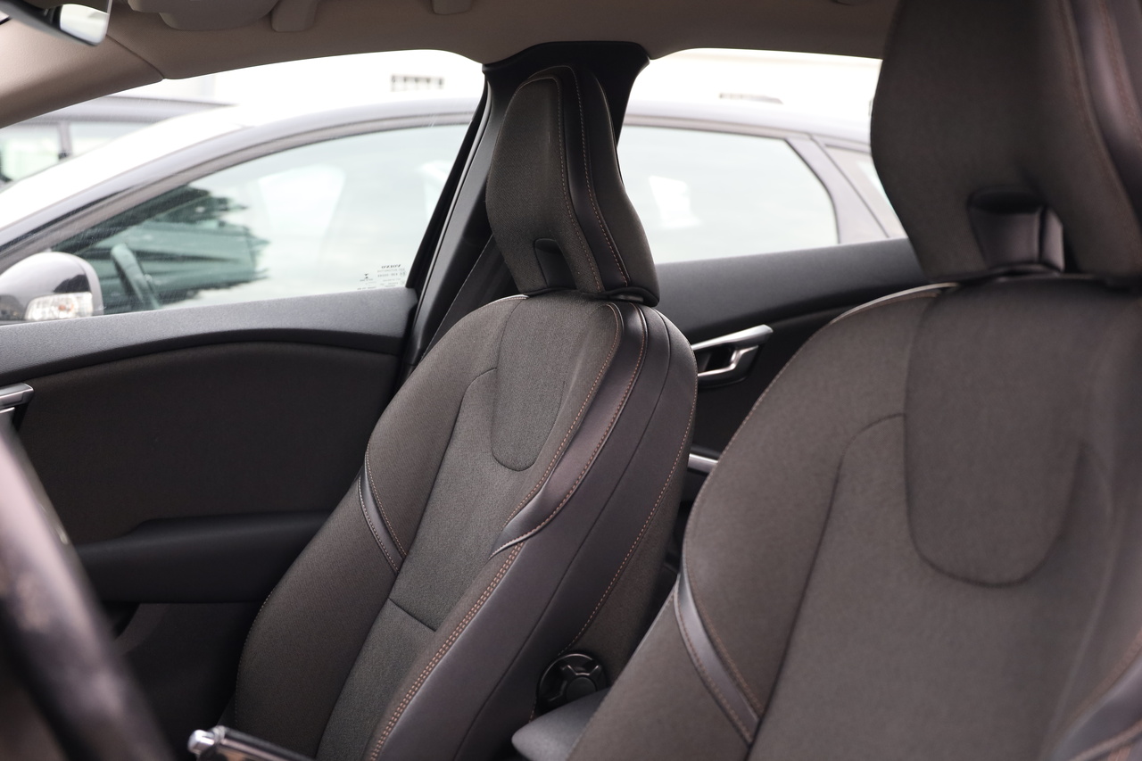 V40 Cross Country D2 Momentum